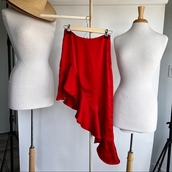 SOLD ❌ RED ASYMETRICAL SKIRT NWOT - Picture 5 of 5